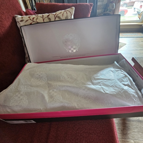 Vincent Camuto suede boots NWT - Picture 4 of 5